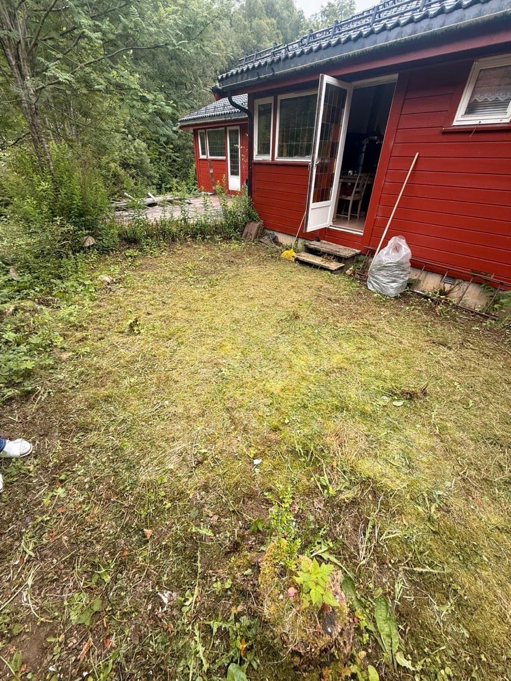 Ny terrasse i hagen, før